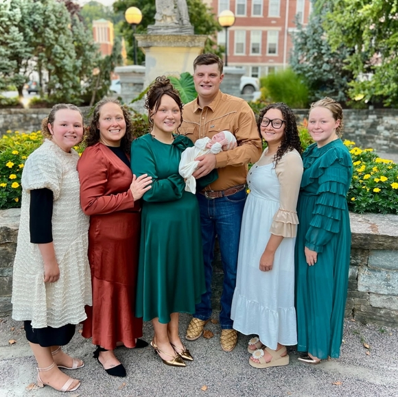 Meet your Posher, Sarah - Picture 3 of 16